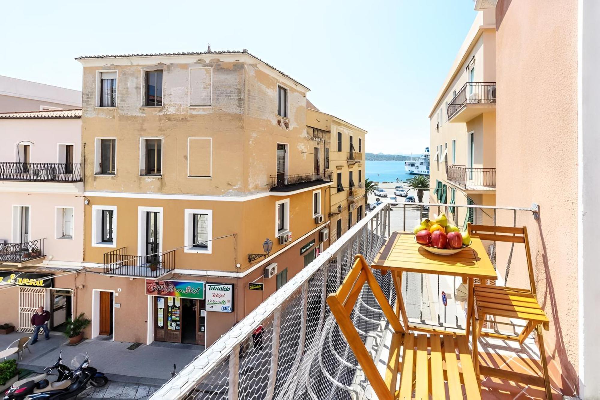 Splendido Appartamento In Pieno Centro Dell'Isola ラ・マッダレーナ エクステリア 写真